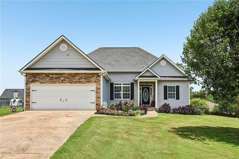 Homes For Sale - 221 Polar Lane<br/> Carrollton, GA 30117