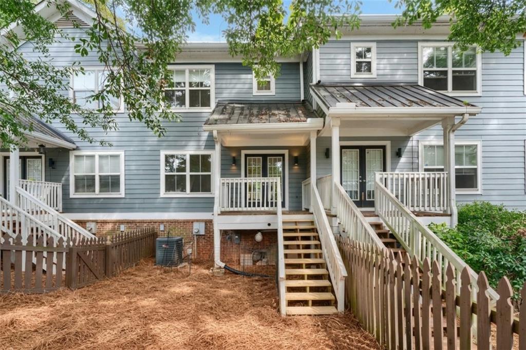 242 Carlyle Park Drive NE