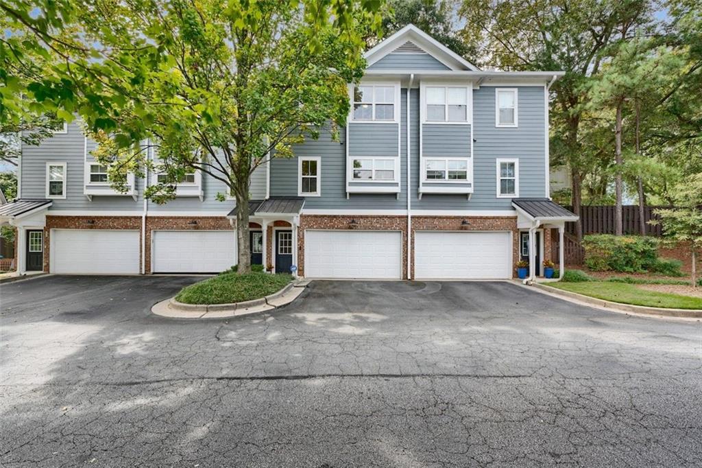 242 Carlyle Park Drive NE