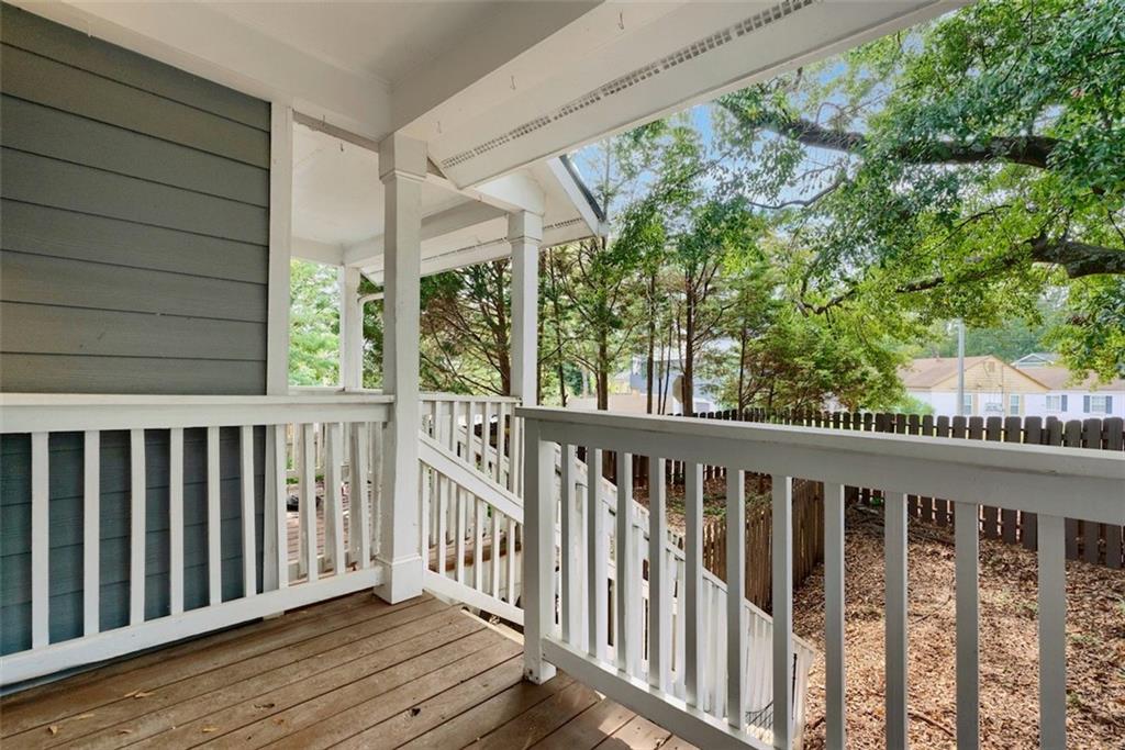 242 Carlyle Park Drive NE