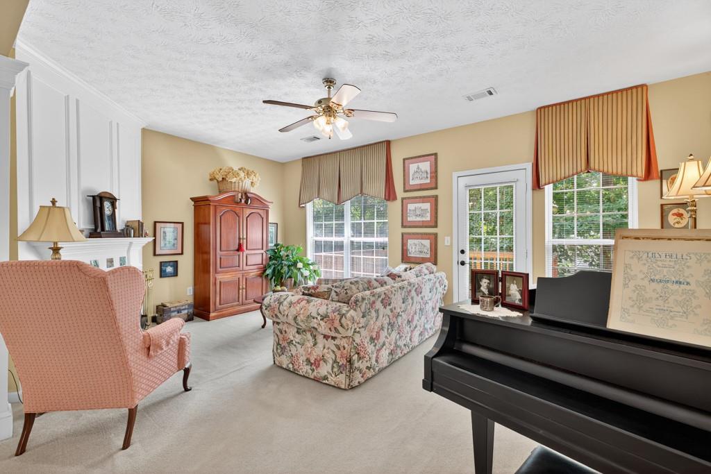 2327 Oak Glenn Circle