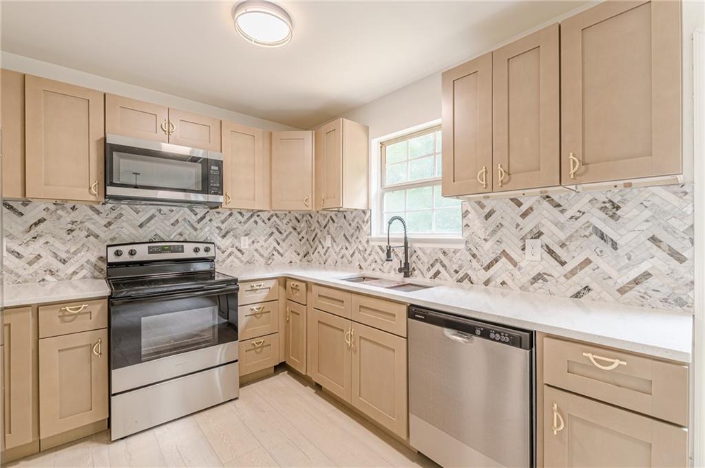 3022 Stonebridge Creek Drive, Lithonia, Georgia image 12