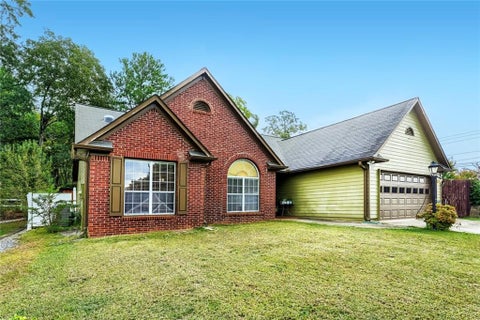 Homes For Sale - 605 Sterling Oaks Drive<br/> Lilburn, GA 30047