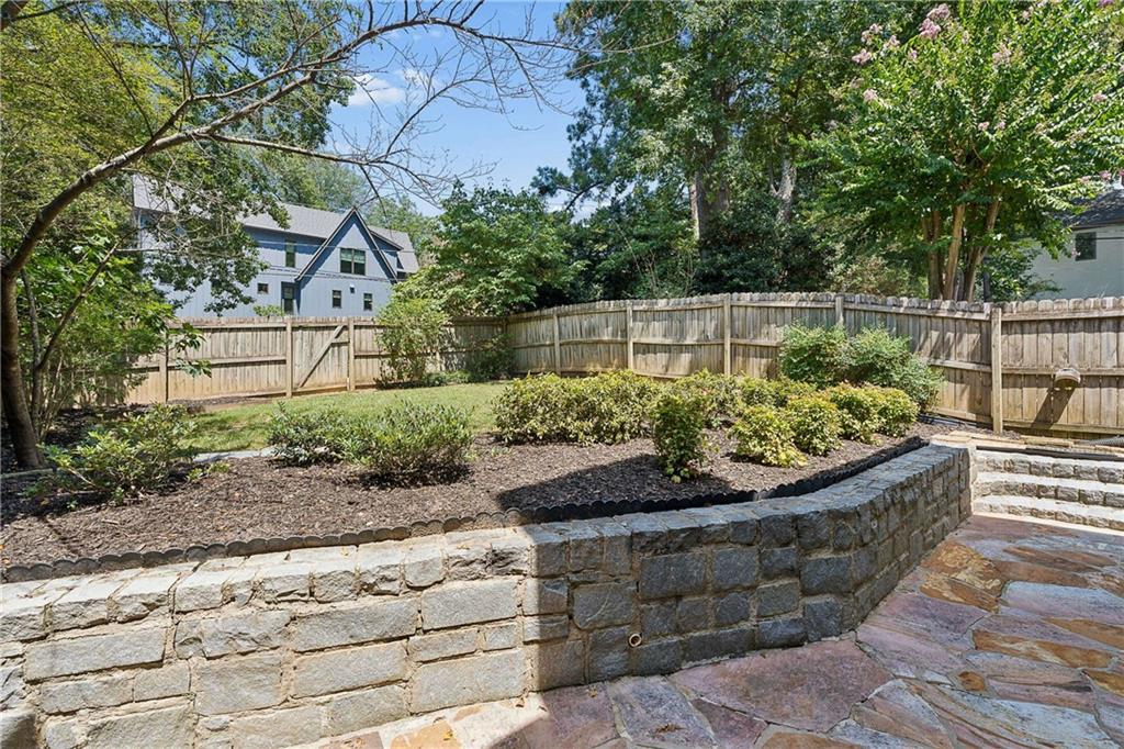 2318 Colonial Drive NE