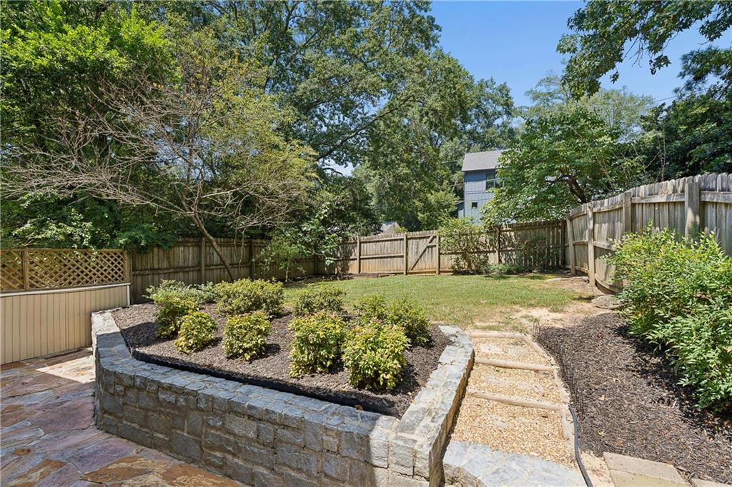 2318 Colonial Drive NE