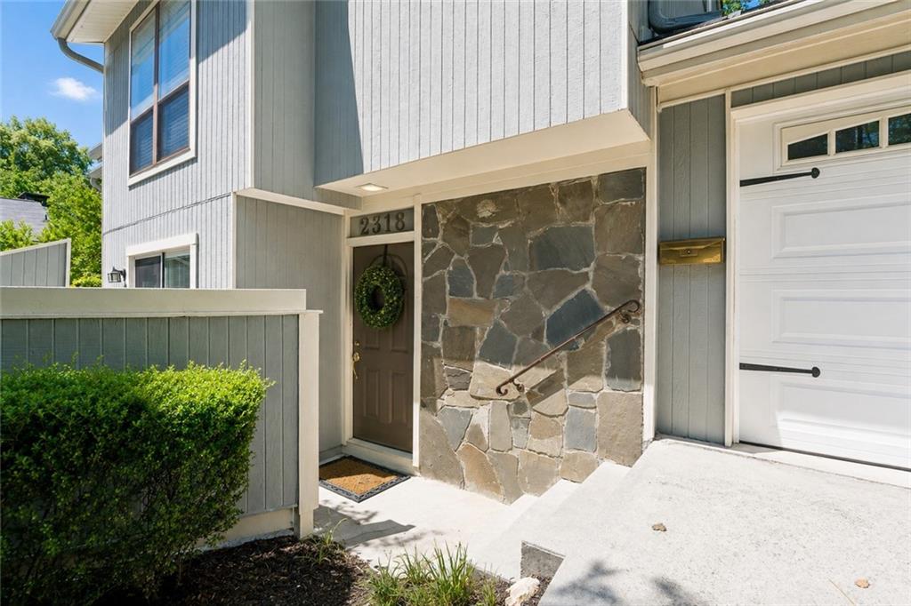 2318 Colonial Drive NE