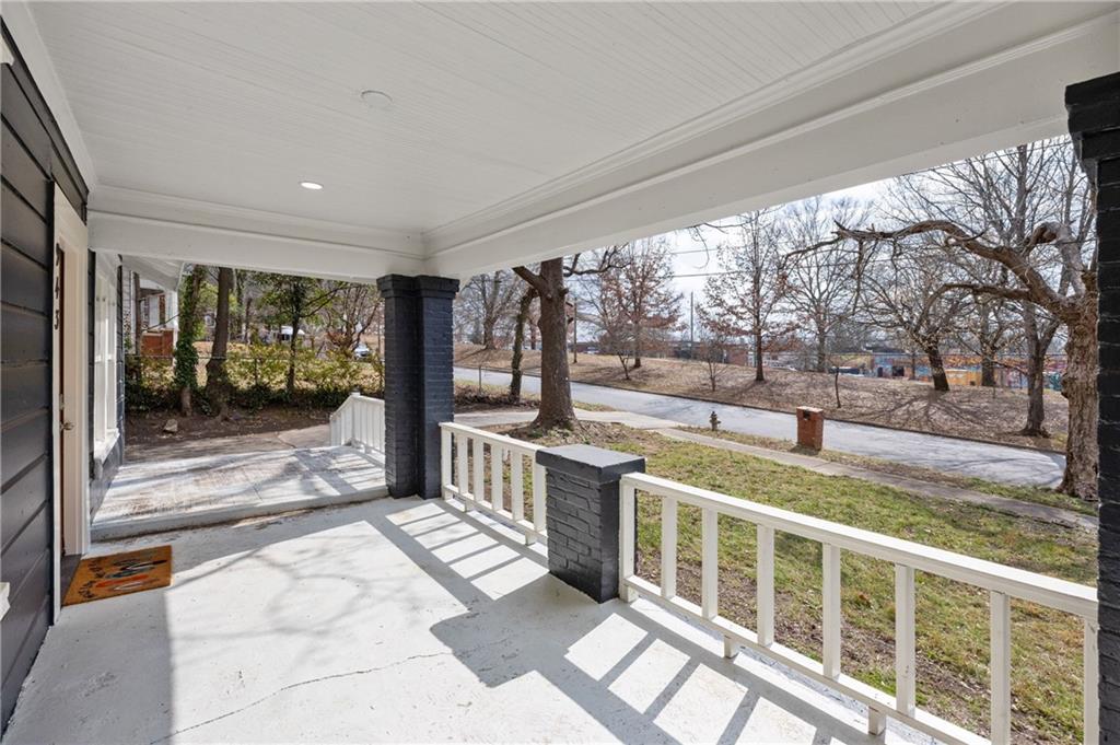 943 Rose Circle SW
