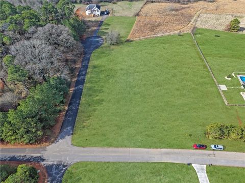 27 Ravenfield Road Taylorsville GA 30178