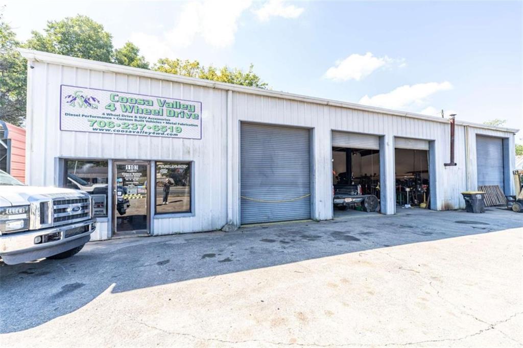 Prime 1.57-acre property zoned for community commercial use, boasting high visibility and a high traffic count with triple road frontage on Shorter Ave, Fay Street, and S Sycamore Street. This versatile space includes a 3,200 sqft automotive shop, two rental houses, one vacant house, and a billboard-ideal for income potential and business opportunities.