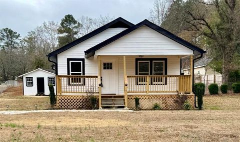 Homes For Sale - 4721 Hill Road<br/> Powder Springs, GA 30127