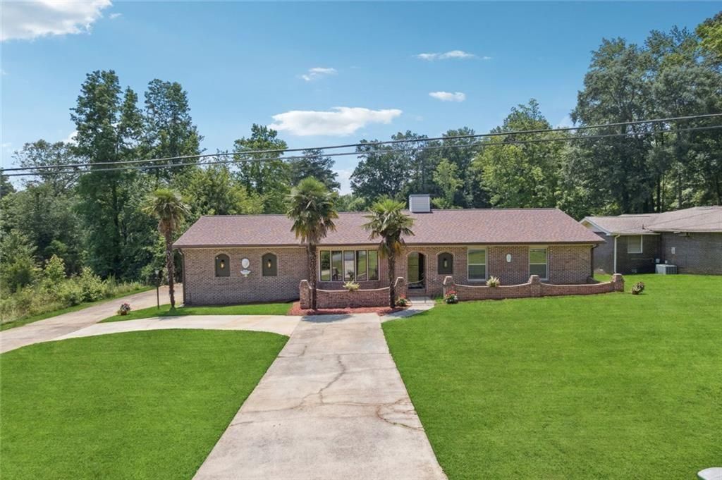 Photo of 12 Windsor Way, Newnan, GA 30263 (MLS # 7729060)