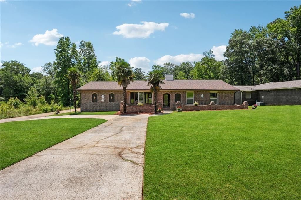 Photo of 12 Windsor Way, Newnan, GA 30263 (MLS # 7729060)