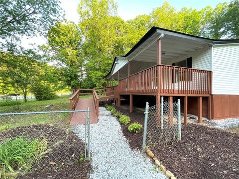 A home in Dawsonville