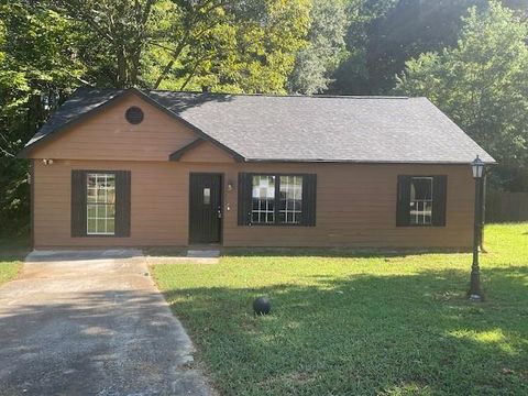 Homes For Sale - 245 Antebellum Circle<br/> Riverdale, GA 30274