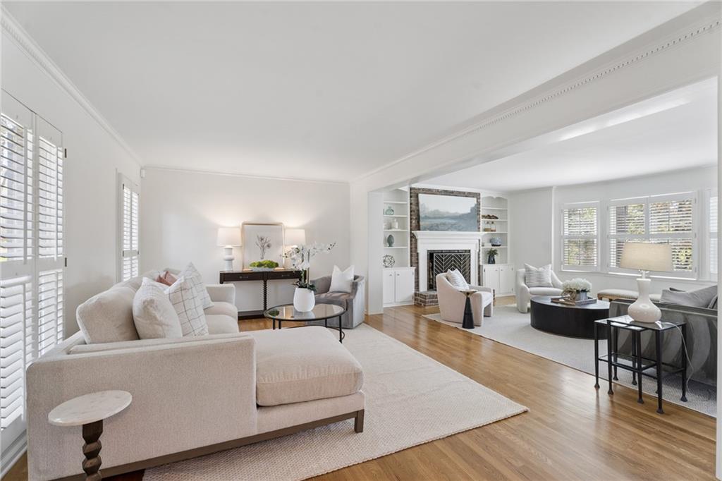 5111 Meadowlake Lane