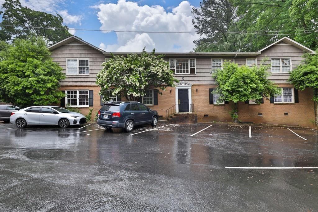 Location, Location, Location, tucked in the POPULAR CITY OF BROOKHAVEN. Family friendly home is waiting for you. Perfect sought-after Atlanta/Brookhaven location relax and enjoy this unique unit with a private oversized balcony ***Brookhaven Luxury Living without Luxury prices. Great opportunity! Open concept, Bright spacious, updated, 2 bedrooms and 2 bathrooms, has it all! Freshly painted, Kitchen, opens to dining room, new bathrooms, minutes to Lenox Square, Phipps Plaza, and dozens of restaurants and several supermarkets, Easy access to I-85, 400 and the connector. Perfect for the frequent traveler or anyone who wants to anywhere in Atlanta in a flash. Parks and easy access to transportation. Upstairs unit Hurry this will not last........