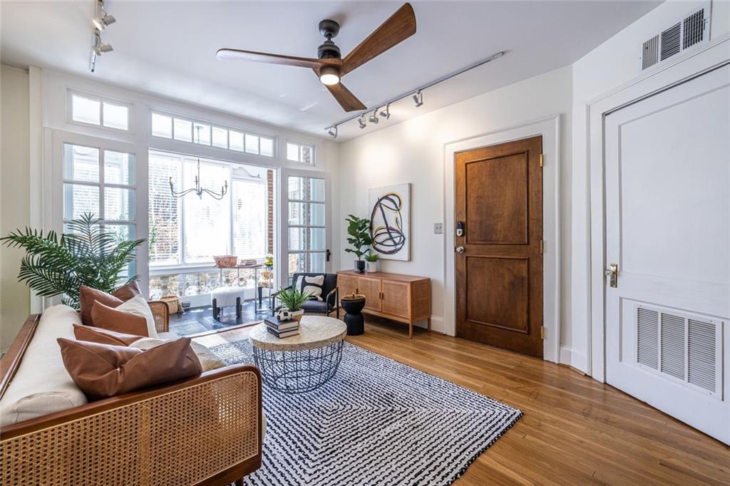 272 14th Street NE 8