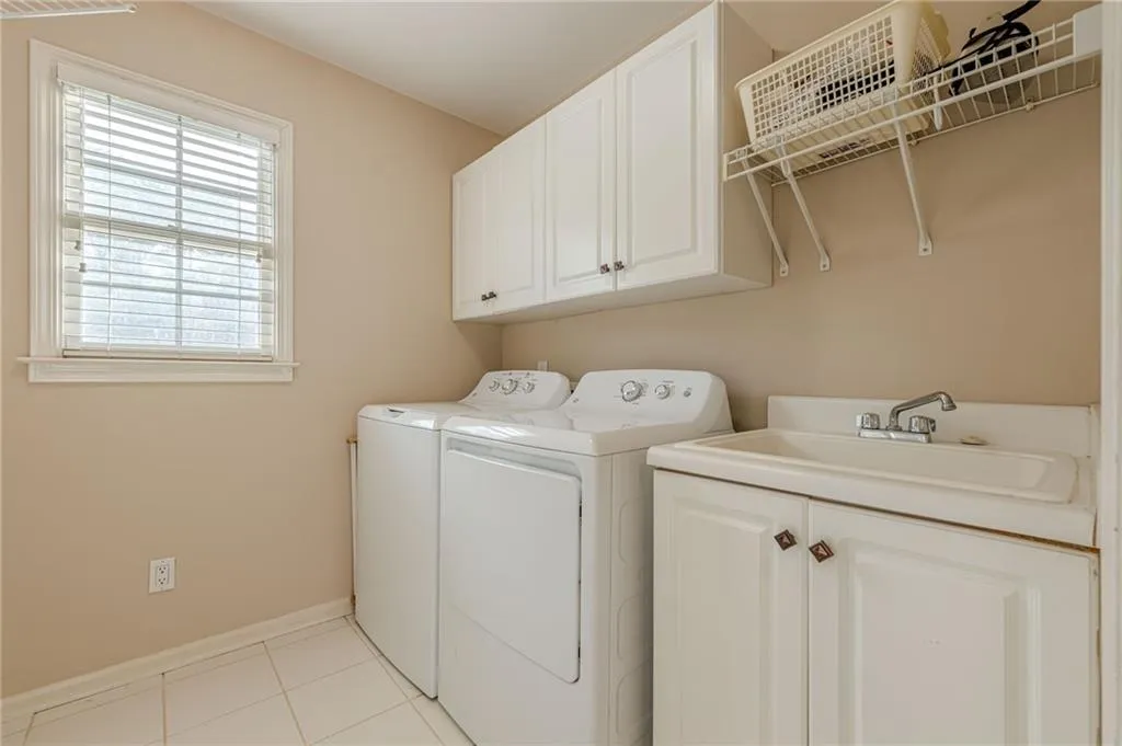 Cumming, Georgia 30040, United States, 4 Bedrooms Bedrooms, ,5 BathroomsBathrooms,Residential,Active,103429