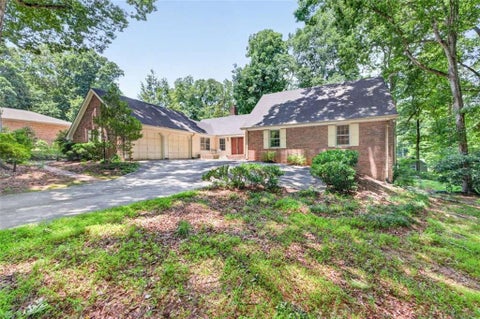 Homes For Sale - 2220 Valley Creek Circle<br/> Gwinnett County, Snellville, GA 30078