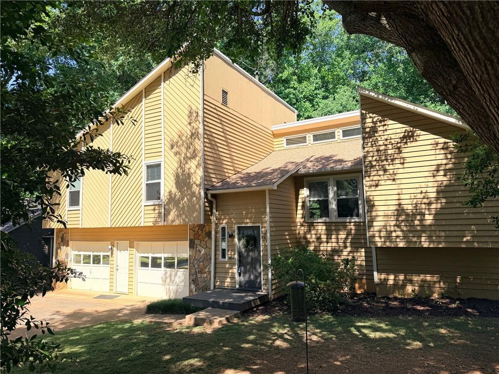 284 Angla Drive SE