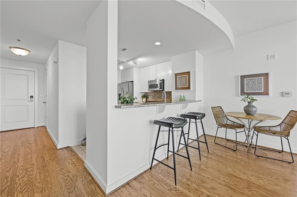 3338 Peachtree Road NE 2702