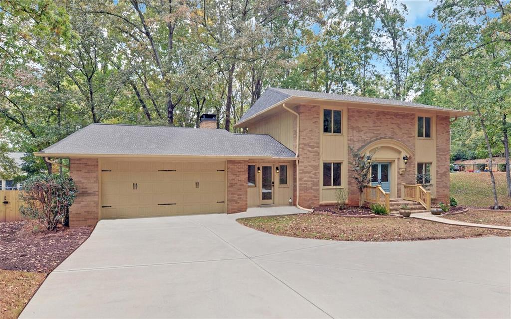 3504 Edgewood Circle