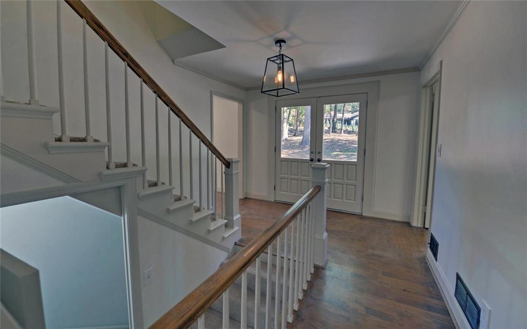 3504 Edgewood Circle
