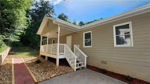 Homes For Sale - 188 Poplar Street<br/> Buford, GA 30518