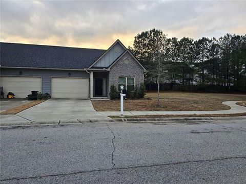 Townhouse For Sale - 2153 Red Oak Circle<br/> Union City, GA 30291