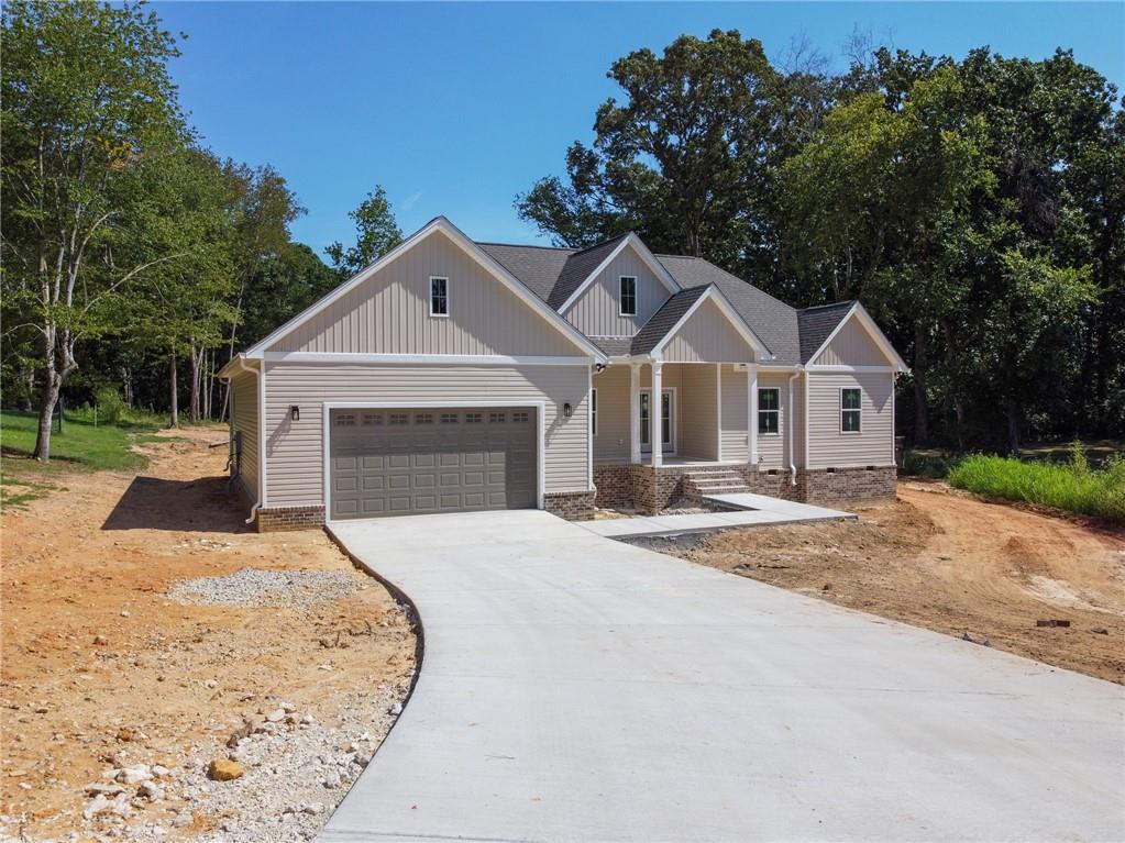 181 Hunters Trail SE