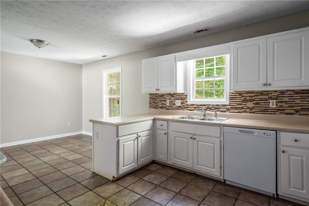 175 Hearth Way, Fairburn, Georgia image 7