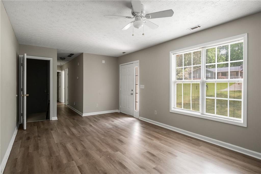 175 Hearth Way, Fairburn, Georgia image 4