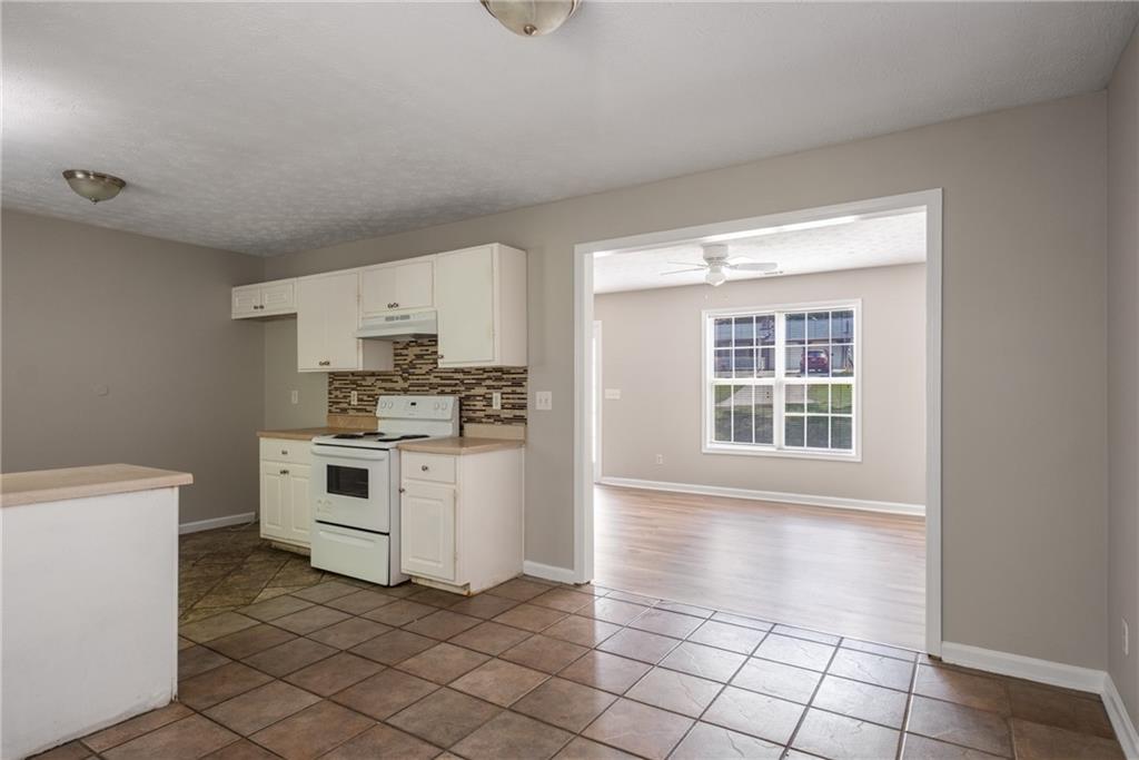 175 Hearth Way, Fairburn, Georgia image 5