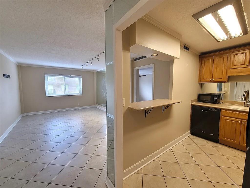 2285 Peachtree Road NE