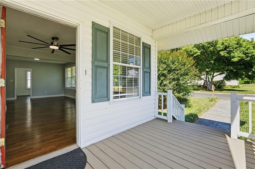 505 E 3rd Street NE