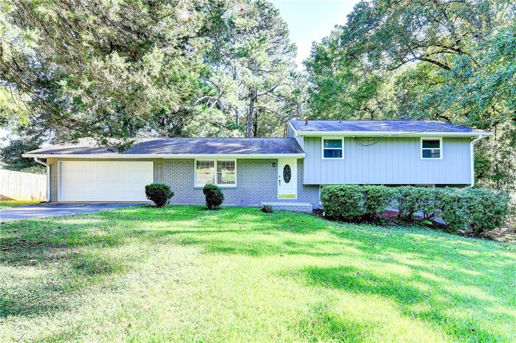This 4-sided brick & cedar home located in the most desired East Cobb was built on a quiet cul-de-sac with fenced-in backyard and superb privacy. YMCA, Publix, Wellstar East Cobb Health Park, and East Cobb Park are less than a 5-minutes-drive. I-75 is also very closed for your trip to Atlanta and the airport.
The home, with 4 bedrooms, is newly painted with an updated kitchen and 3 remodeled bathrooms. The lower level features the living area with a real fireplace, a bedroom, a full bathroom, and a functional laundry room. At the main level, the new deck is merely few steps from the open dinning and kitchen.
The home is sold “AS IS” with right to inspect.