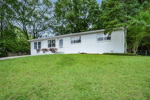 Homes For Sale - 5001 Park Lane<br/> Kennesaw, GA 30144