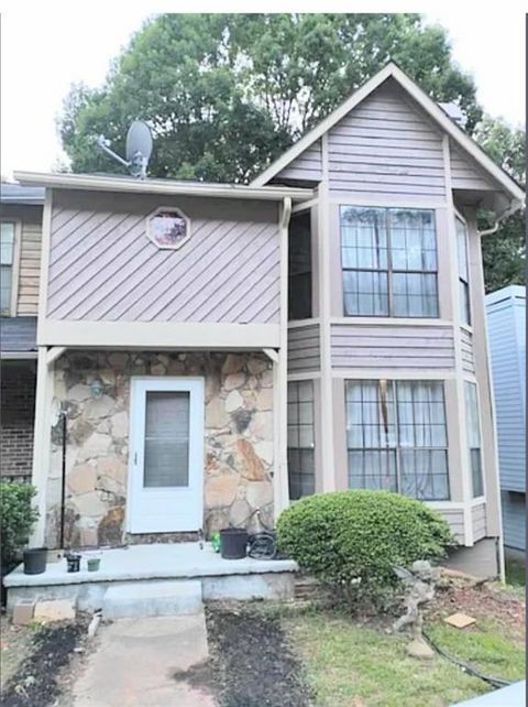 Townhouse For Sale - 860 Brandy Oaks Lane<br/> Stone Mountain, GA 30088