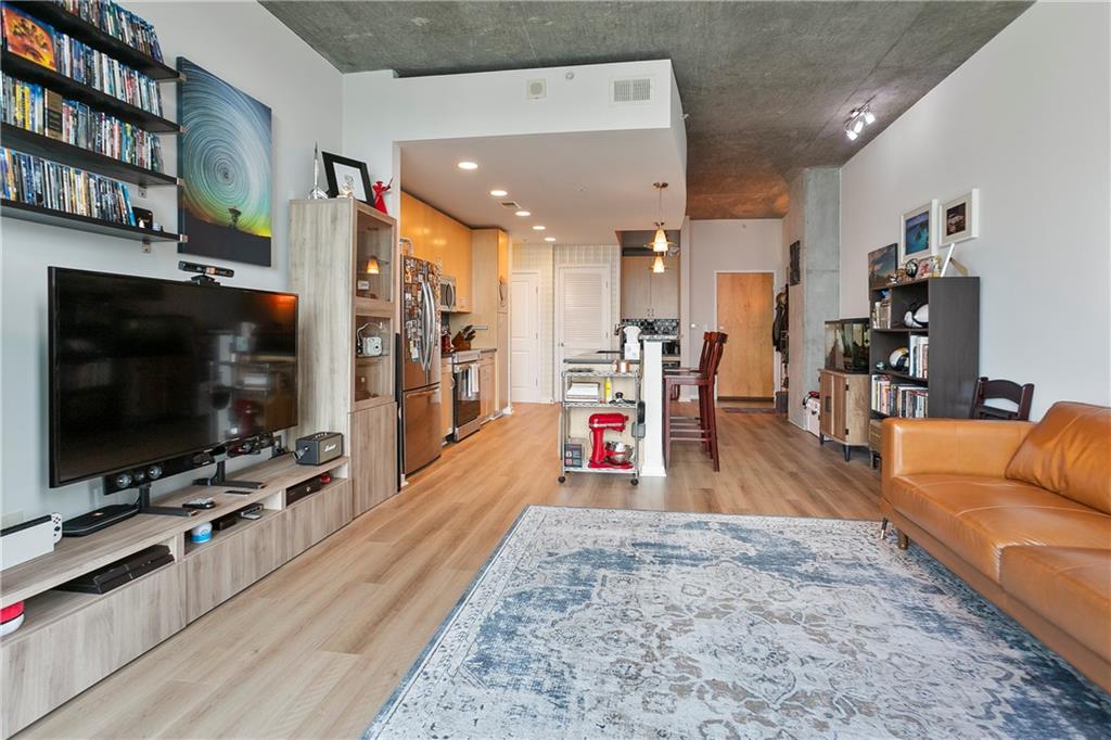 860 Peachtree Street NE 904