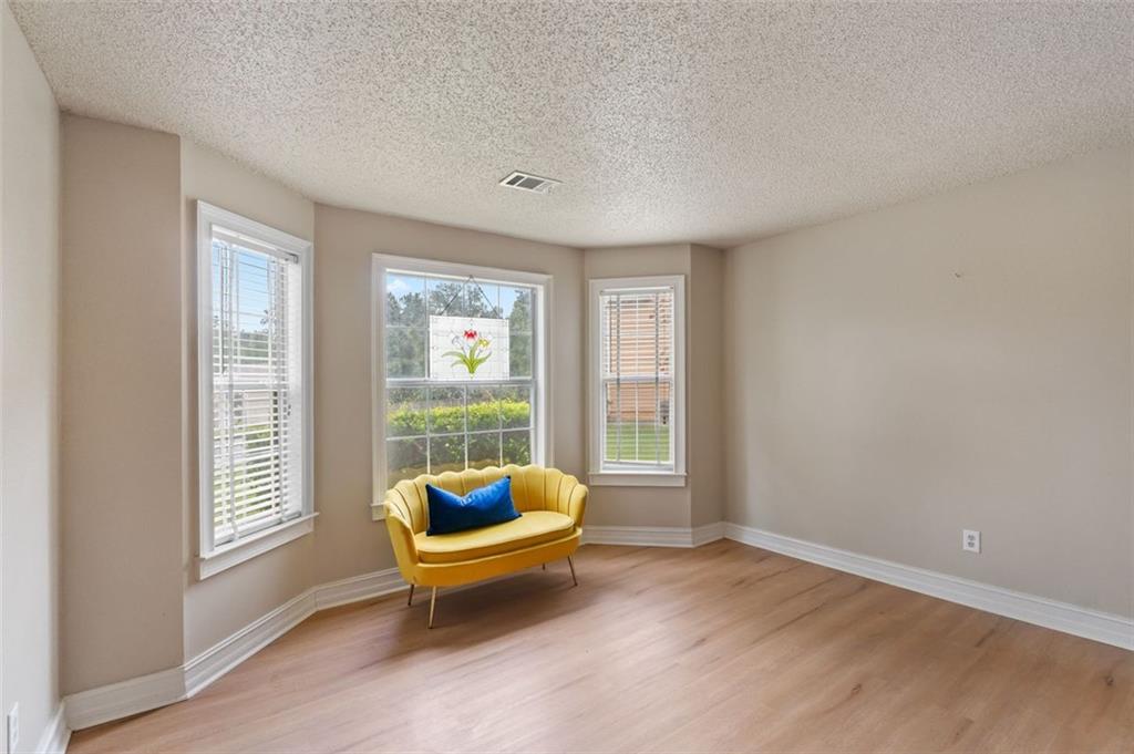 236 HUNTING Court