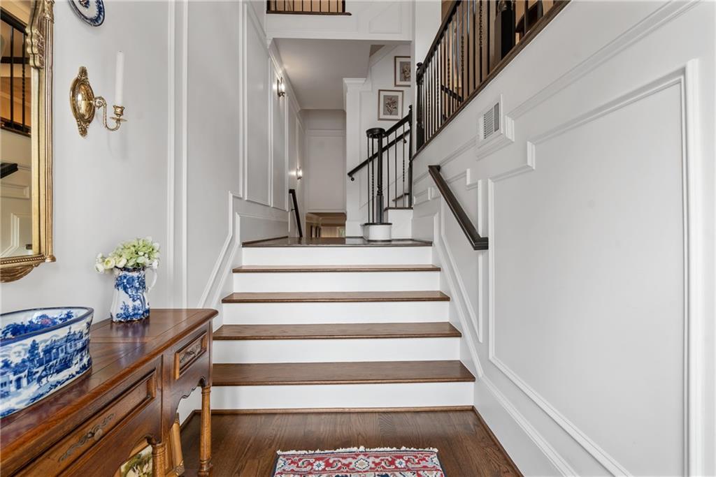 9056 Riverbend Manor