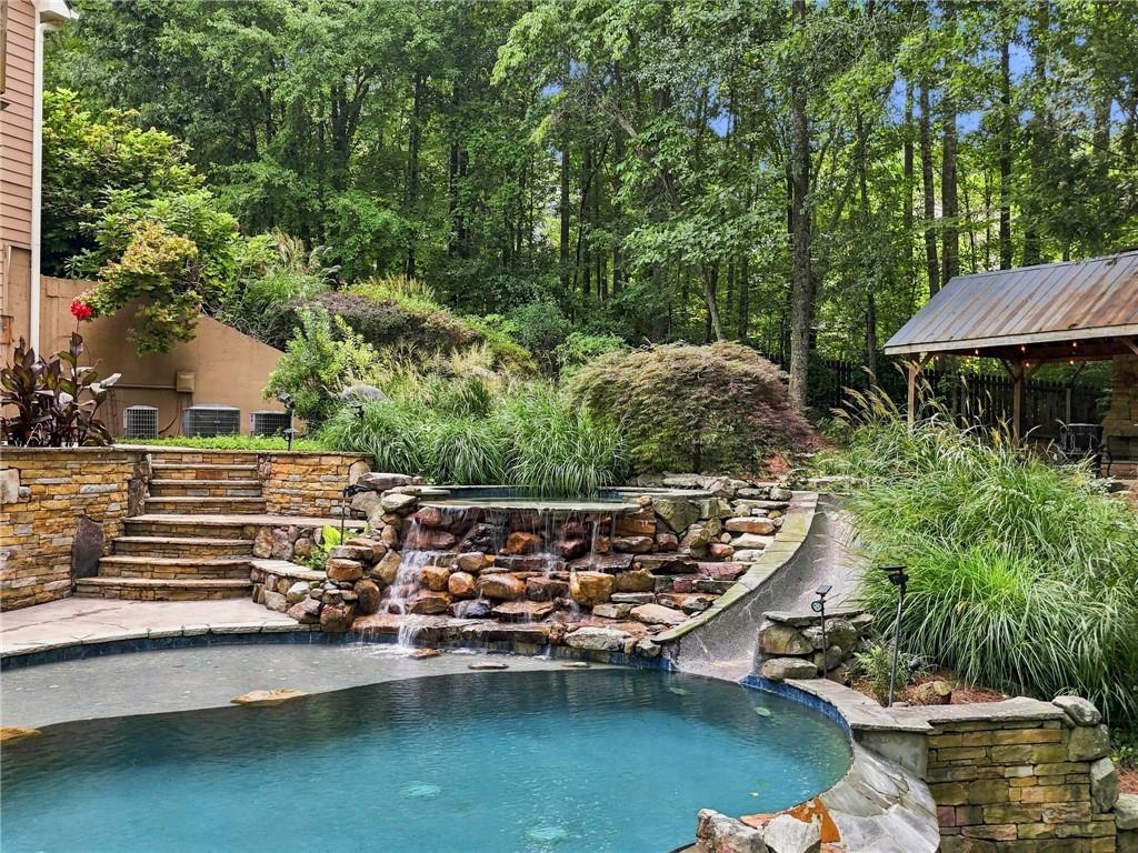 806 Waterford Estates Manor