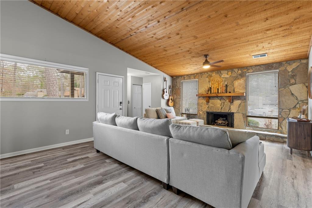 810 Bonnie Glen Drive SE