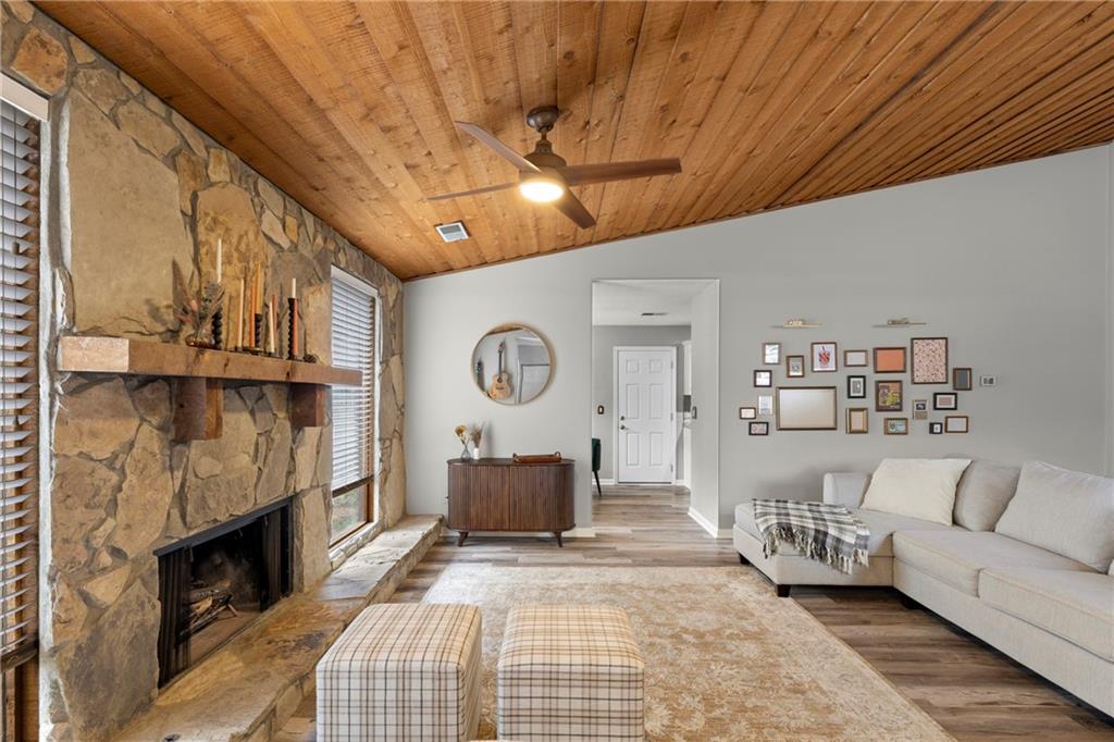 810 Bonnie Glen Drive SE