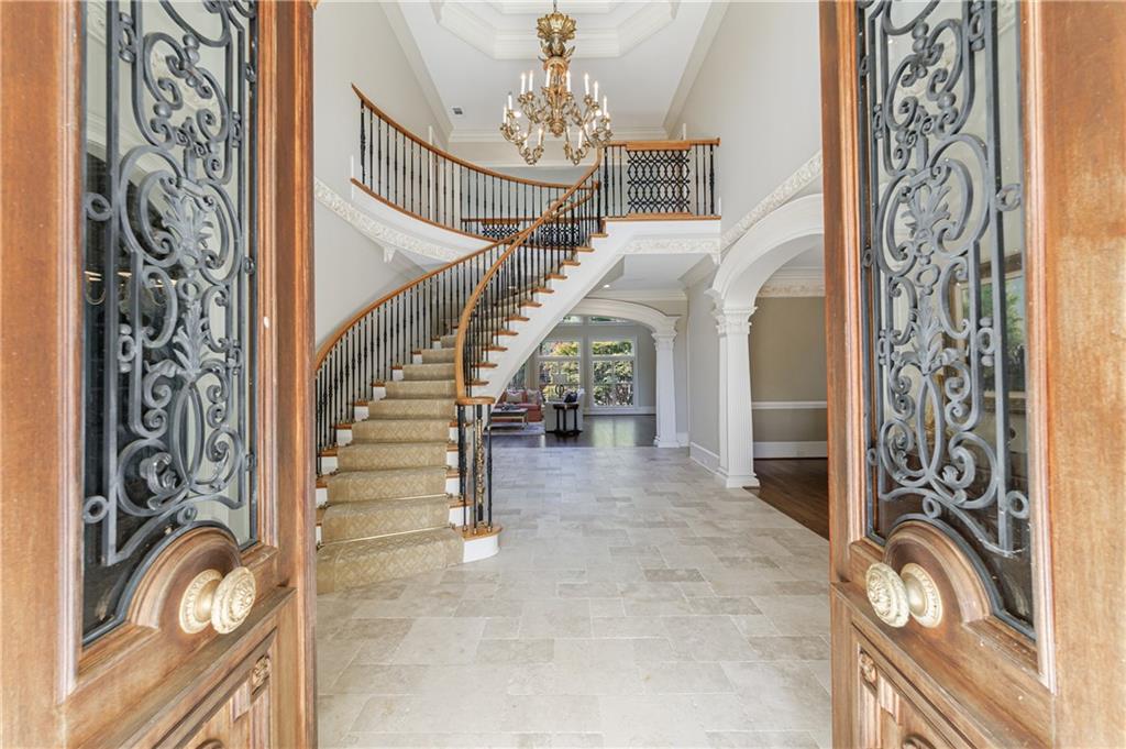9390 Colonnade Trail