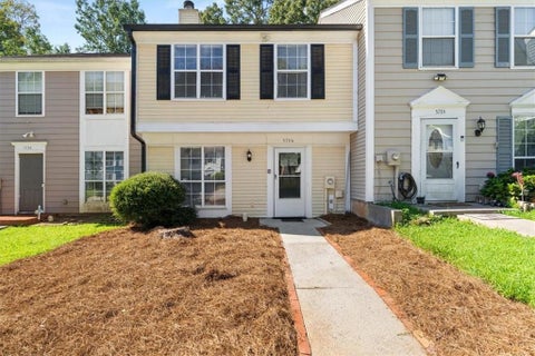 Townhouse For Sale - 5716 Wells Circle<br/> Stone Mountain, GA 30087