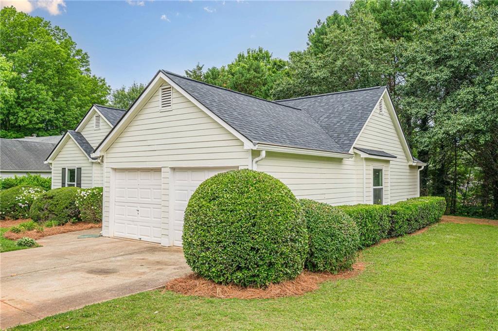 3002 Lake Park Trail