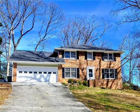 Homes For Sale - 2514 Rockwood Way<br/> Stone Mountain, GA 30087