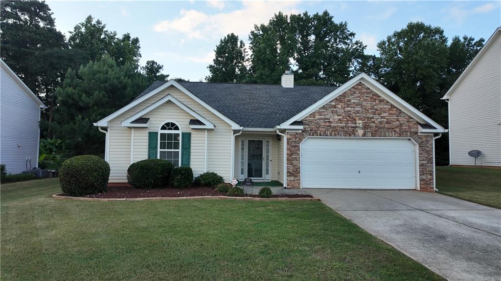 Rare Find in Douglasville! Welcome to this beautifully maintained 3-bedroom, 2-bathroom ranch home with a spacious 2-car garage, nestled in a wonderful community. This home offers incredible value and features a lovely foyer that leads you into a large family room adorned with a cozy fireplace. The oversized kitchen with an island is perfect for cooking and entertaining.
Enjoy the split bedroom plan, which includes a luxurious primary suite with a private bath and beautiful tray ceilings. The dining room is perfect for family gatherings, and the charming sunroom overlooks the deck and your private backyard—a serene space to relax and unwind. Don’t miss out on this fantastic opportunity to make this house your home!