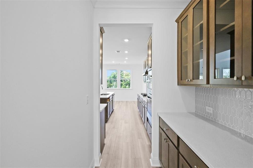 8670 Stratford Oaks Avenue